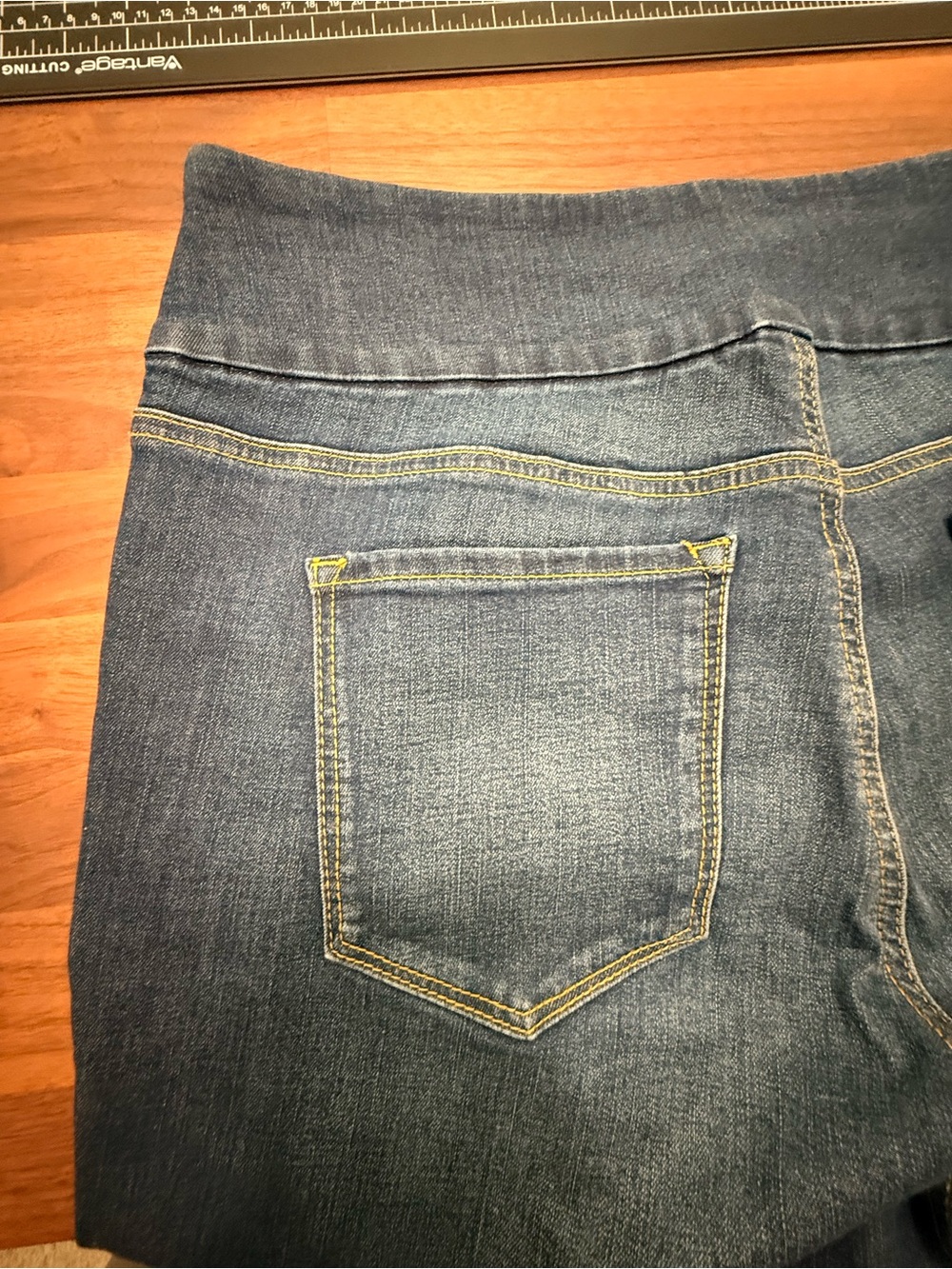 Gloria Vanderbilt Dark Blue Denim cropped jeans - Picture 4 of 9